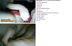 かわいいティーンがomegleでビッグコックを求めてオナニーしたりフラッシュしたりする - SEXTVX.COM