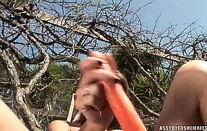 Gardener tranny plays with different vegetables and fucks waterm