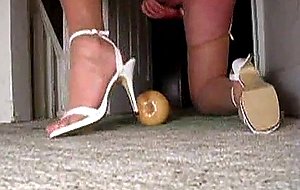 Amateur tranny saddling thick vibrator