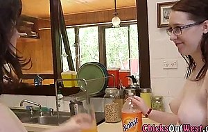 Amateur lesbians finger