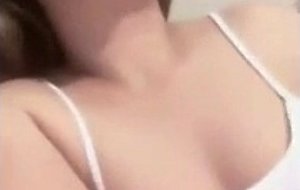 Pinay amateur flashing her boobies for you