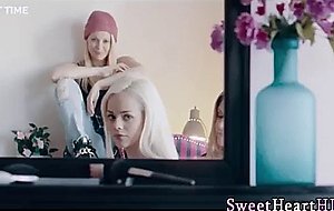 Milf orgasms for les teen