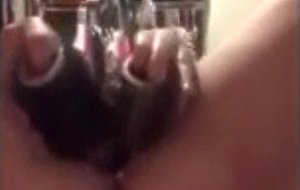 Hottie pleasing her pussy with hairbrushes 