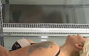 Mirella06 12 2016 shower