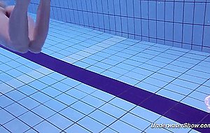 Proklova takes off bikini and swims under water