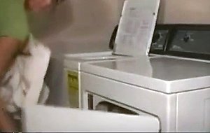 Amateur milf fuck on dryer