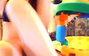 Hot chick masturbating her pussy on webcam