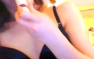 Hot chick masturbating her pussy on webcam