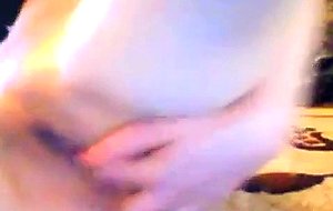 Hot chick masturbating her pussy on webcam