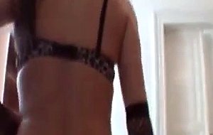 Amateur lapdances and does honey blowjob