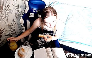 Gamer girl spreads her legs for a solo