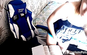 Gamer girl spreads her legs for a solo
