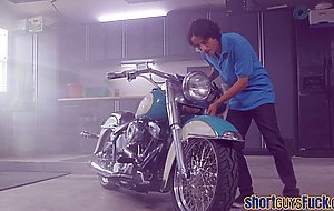 Cougar fucks short guy before cumshot over tits