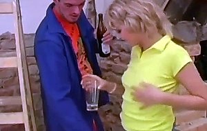 Mama pollas mientras mean.