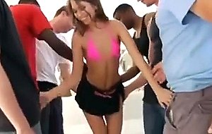 Facial xxl pour cette superbe salope, bbc - gang bang 