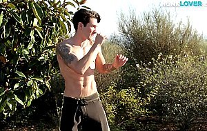 Inked muscular jock jerking off in solo performance
