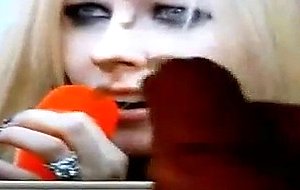 cumming on avril lavignes face again