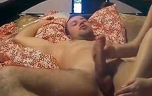 Belle paire de seins pour cette etudiante qui a lair de sucer sous la contrainte 