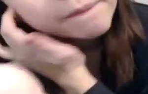 Stunning eyes camwhore sucking on a