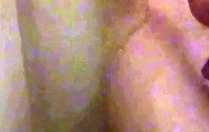 Claudia Odenweller im Bad