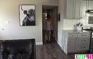 Teen stepsister Kyler Quinn interrupted bros VR game to have fun herself