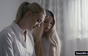 Slim blonde teen Kenzie Aurora licks and fingers stepsis pussy