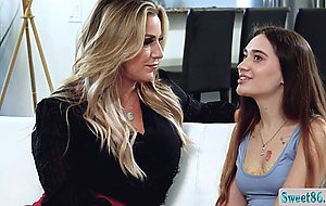 Milf Sera Ryder and petite stepdaughter Kayla facesitting