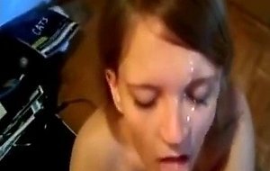 Sophie recouverte de sperme