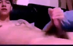 asian twink jerking off on bed on cam (1'12'')