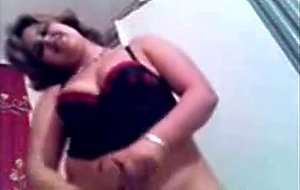 Arabian Milf on cam show her amazing body 
