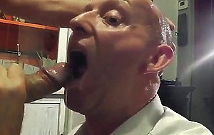 Nachbar saugt gerne