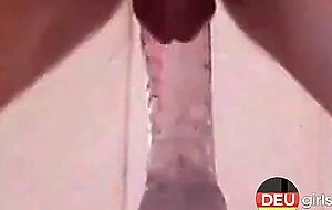 Deutsche Milf mit dicken Eutern fickt Dildo