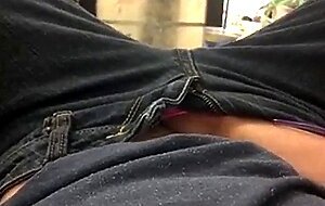 Masturbation fille en Jeans avec Vibro