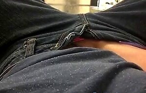 Masturbation fille en Jeans avec Vibro