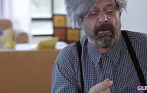 Gilfed, syren de mer dabbin with granny