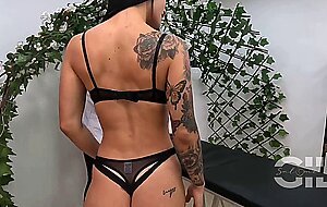 Hombre de enorme polla me da un masaje con final feliz in hd