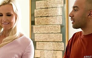 Fuck Stepmom Immediately After Saying Goodbye To Dad