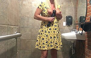 Horny MILF vibrates pussy in bar restroom!