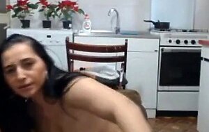 TWO CURVY ROMANIAN WOMEN SHOWS OFF