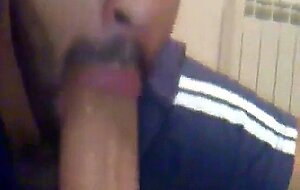 A married Arab sucks his owner not to pay the month