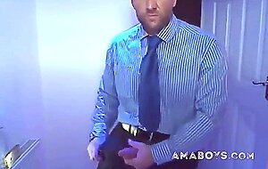 Empresario Barbudo: Punheta Solo Amadora