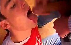 Twink's Amateur Blowjob Bukkake