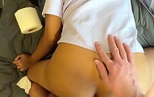 18 years old first anal is so painful, she couldn't put everything