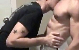 Muscle Worship: Sucking Amateur Bodybuilder Until He Explodes