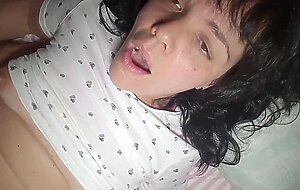 Hot mom fucked and cum inside her big pussy. pussy close up homemade