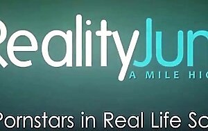 Reality - Jay Romero Promises To Fuck His Wife Aila Donovan But Not To Cum Inside Her