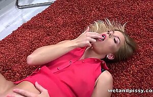 Chrissy Fox Loves To Play In Her Piss