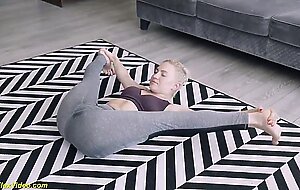 curvy milf DP in flexi sex positions