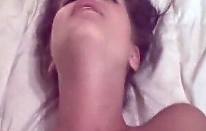 Amateur brunette babe cums hard