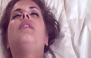 Amateur brunette babe cums hard
